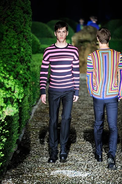 Look 14